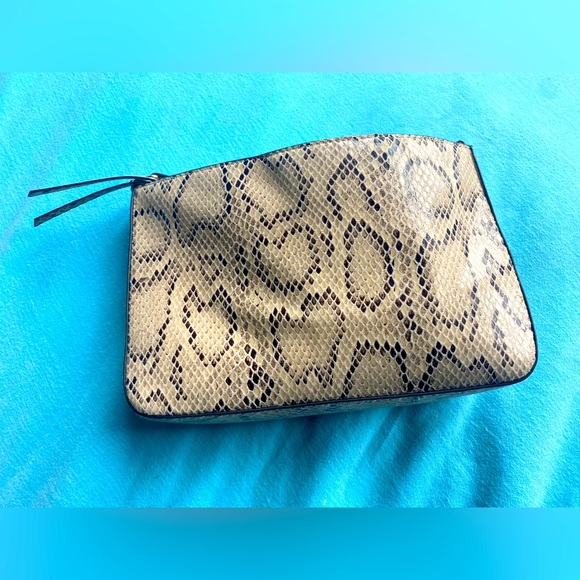 FAUX SNAKE PRINT | CROSSBODY BAG - Picture 2 of 3